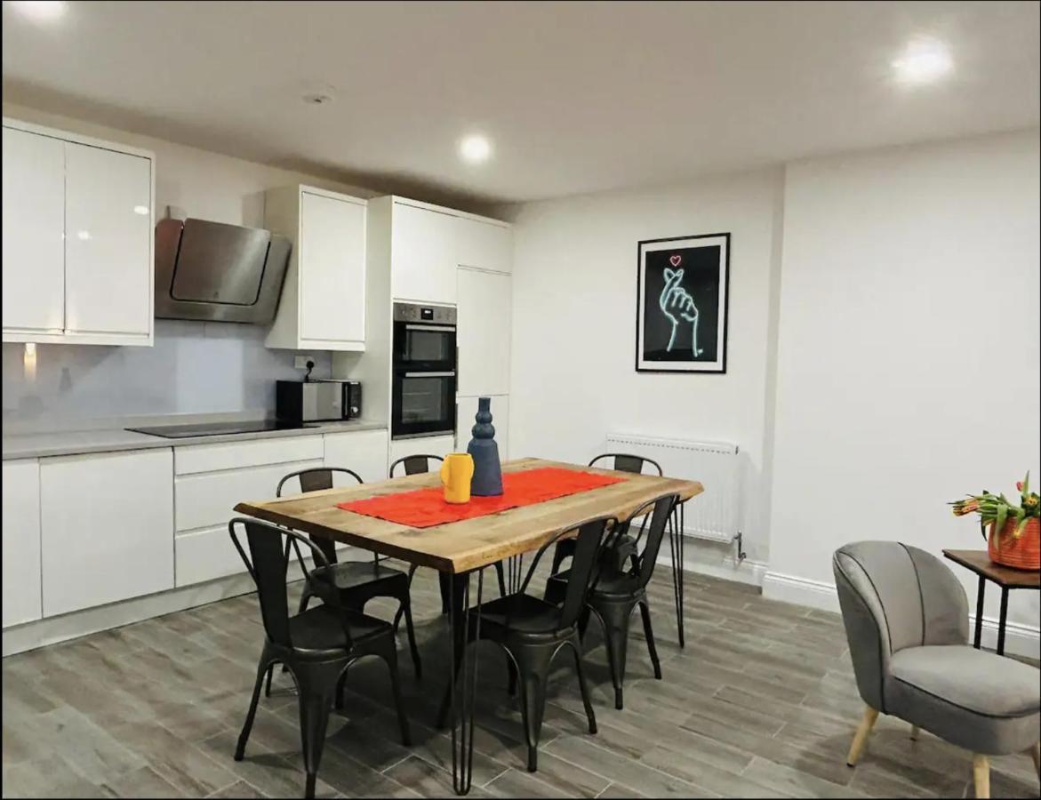 Gorgeous Split Level Belsize Park Londra